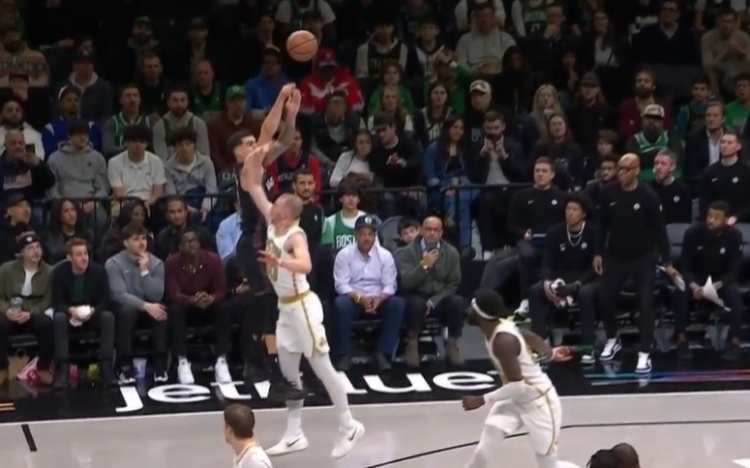 开云APP-这球没得争辩!小波特干拔三分踢腿绊倒豪泽被吹进攻犯规