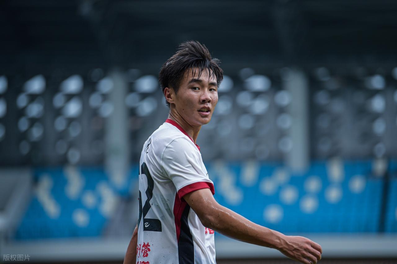 官宣!17岁新星前锋,获中国足球金童奖,U17亚预赛狂轰5场9球